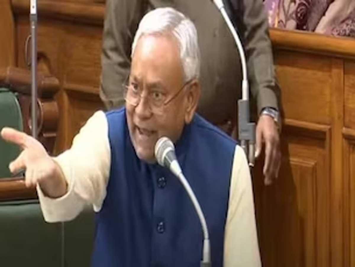 स्कूल की टाइमिंग को लेकर बिहार विधानसभा में हंगामा, नीतीश ने कहा शिक्षकों को 15 मिनट पहले आना होगा